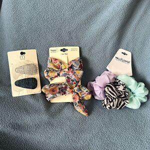 NWT. Hair accessories 